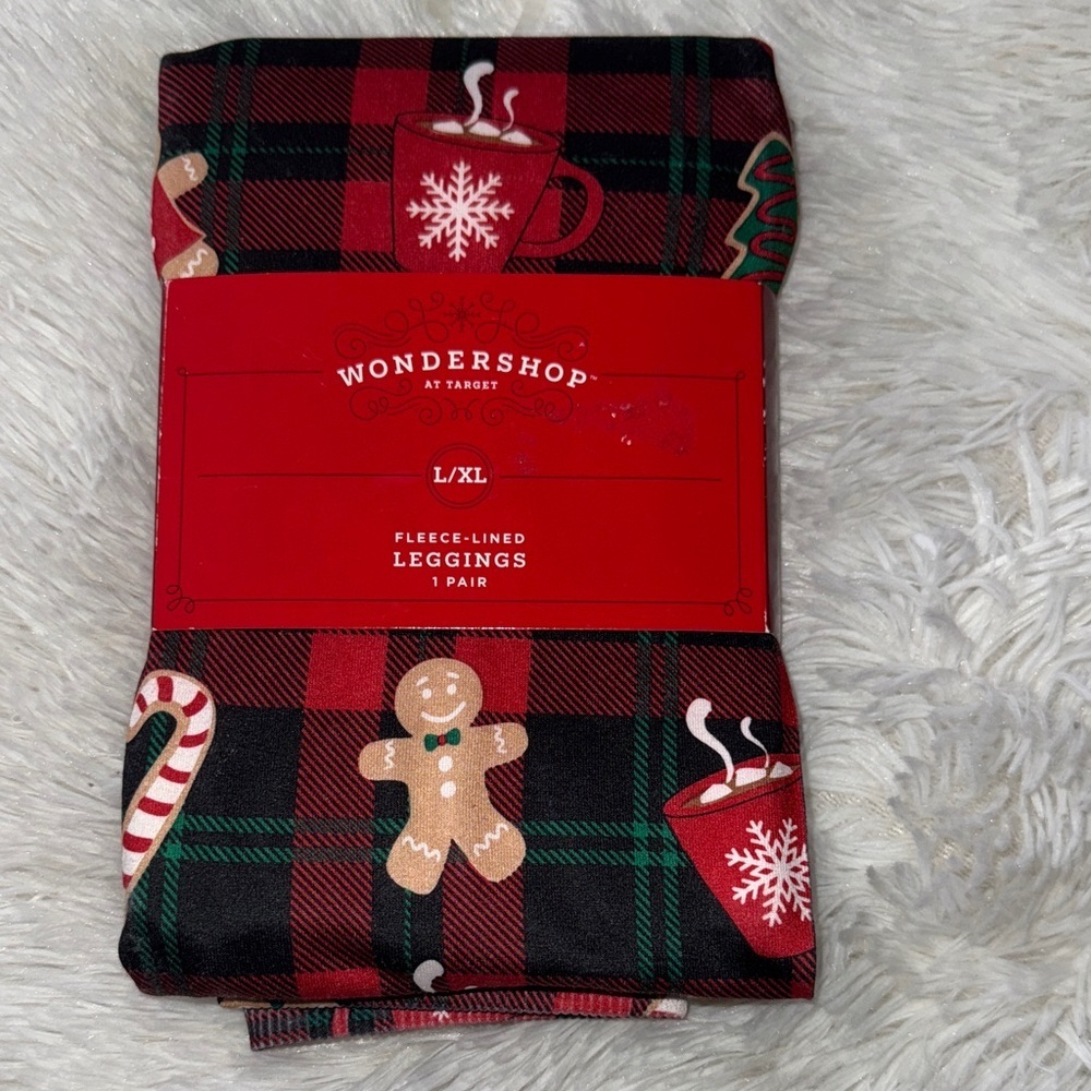 Wondershop Woman’s Fleece Leggings Festive Red and Black